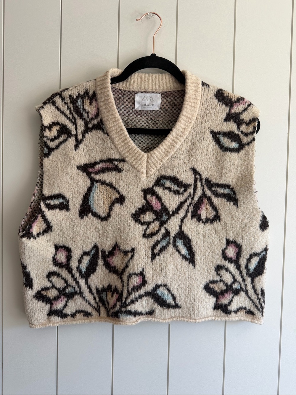 ZARA Cream Floral Cropped Knit Vest Sweater - V-Neck